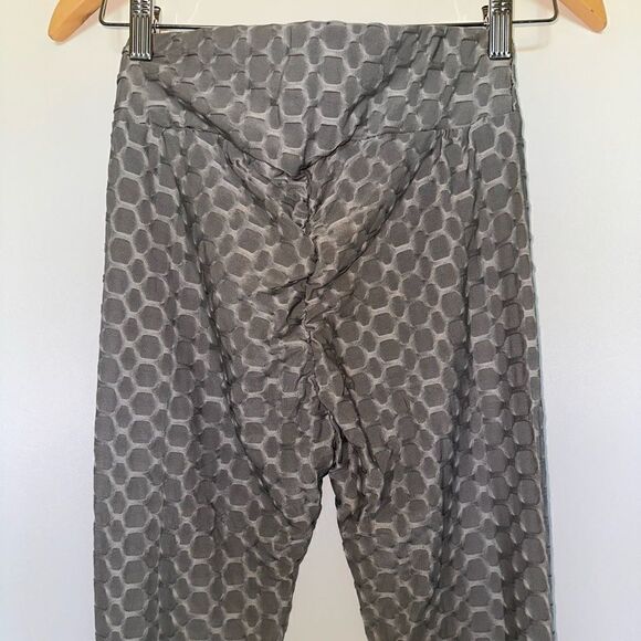 Silver honeycomb active set two piece leggings and long sleeve crop zip … - Picture 10 of 13